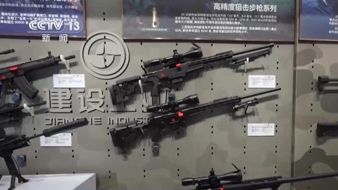 賭博：191式自動步槍亮相九三閲兵，約爲6瓶水重，可伸縮槍托、鏇轉式覘孔、皮卡汀尼導軌，被稱作“槍界變形金剛”
