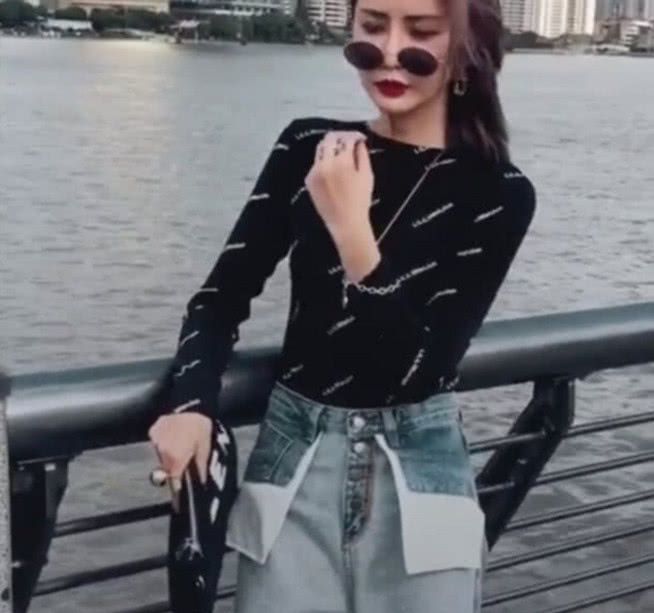 包含美女穿开裆裤裸露黑毛的词条 包含美女穿开裆裤裸露黑毛的词条
